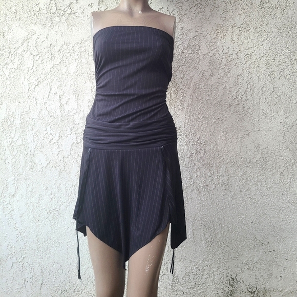 Dresses & Skirts - Strapless Asymetrical Dress